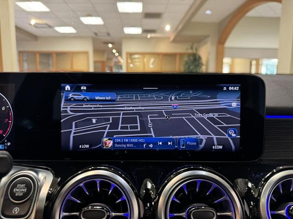 2025 Mercedes-BENZ GLB — миниатюра 15