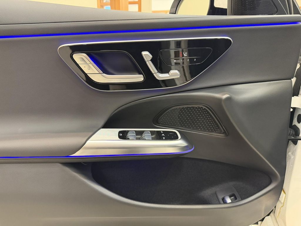 MERCEDES-BENZ E-CLASS - 8