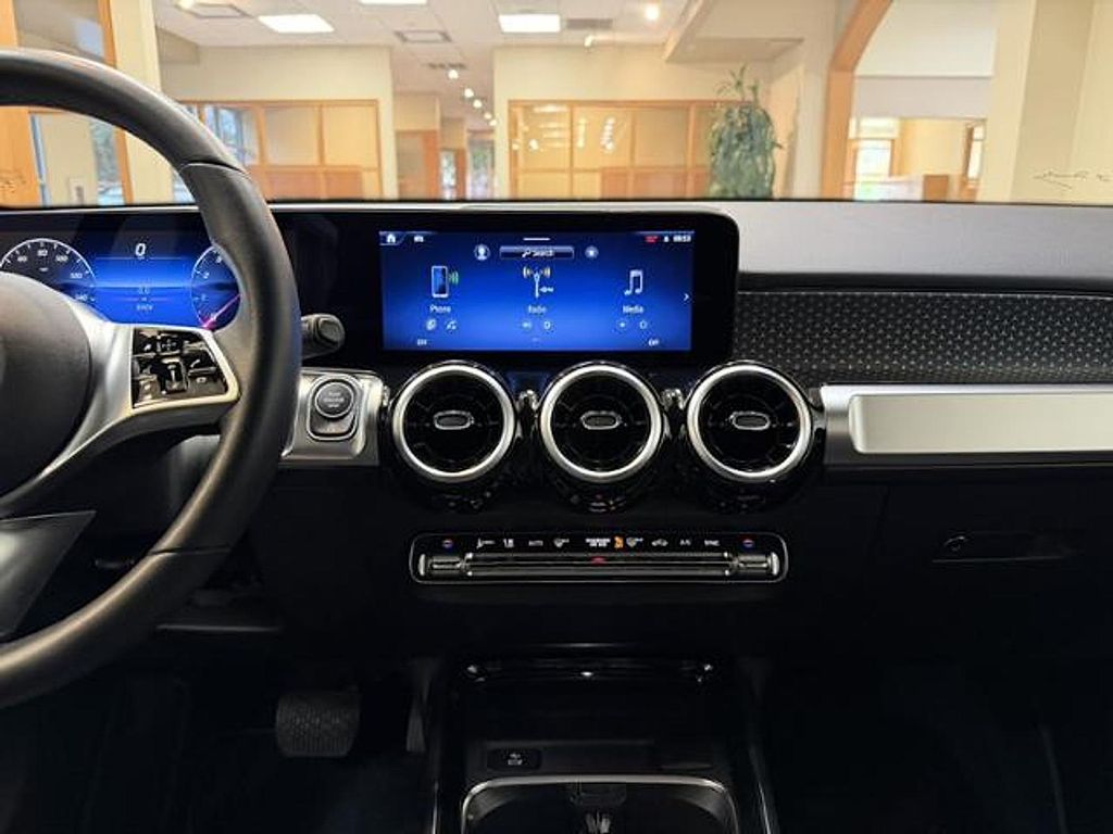 2025 Mercedes-BENZ GLB — миниатюра 14