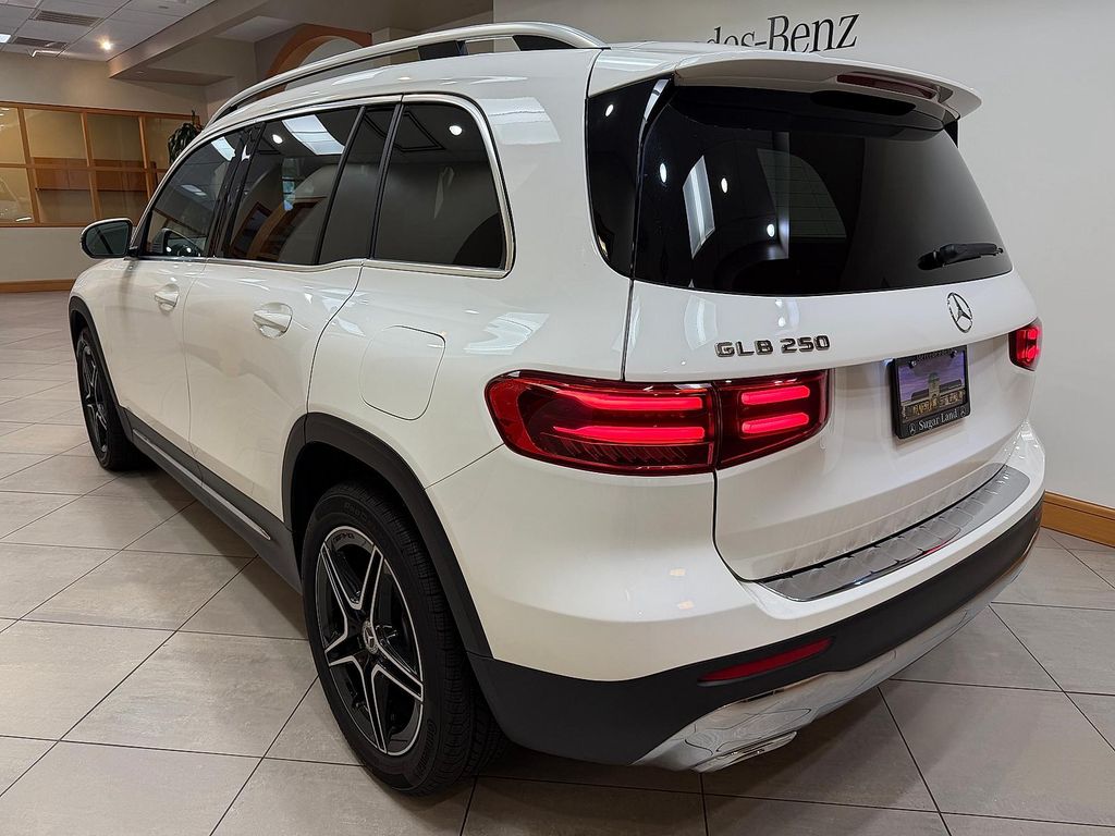 2026 Mercedes-BENZ GLB 缩略图 4