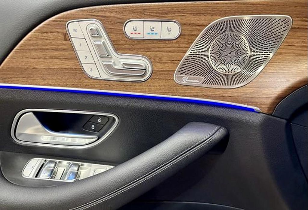 2026 Mercedes-BENZ GLE — миниатюра 21