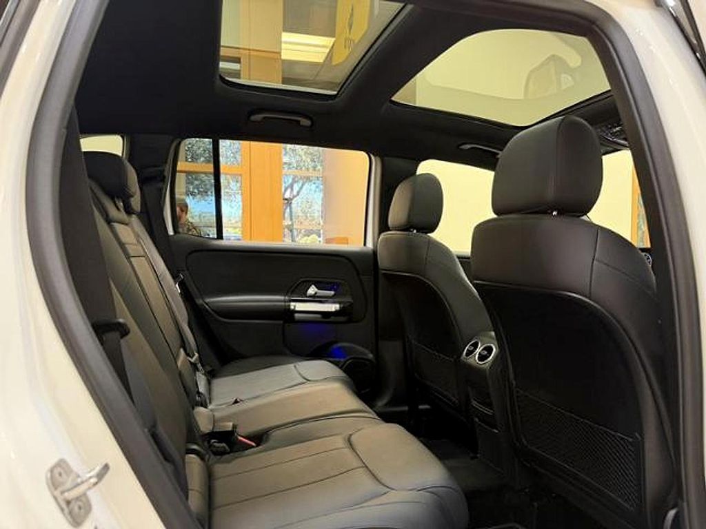 2025 Mercedes-BENZ GLB — миниатюра 22