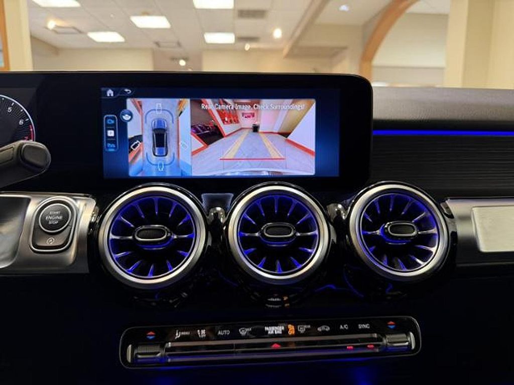 2025 Mercedes-BENZ GLB — миниатюра 18