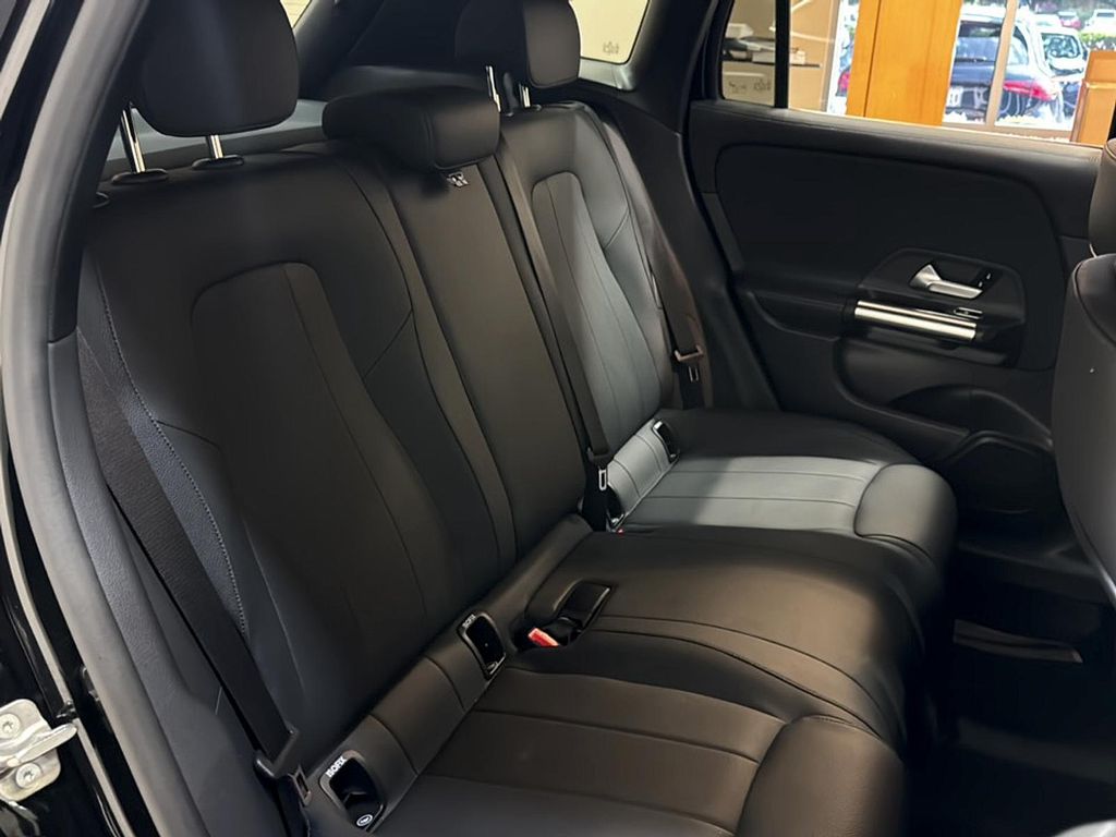 2025 Mercedes-BENZ GLA — миниатюра 17