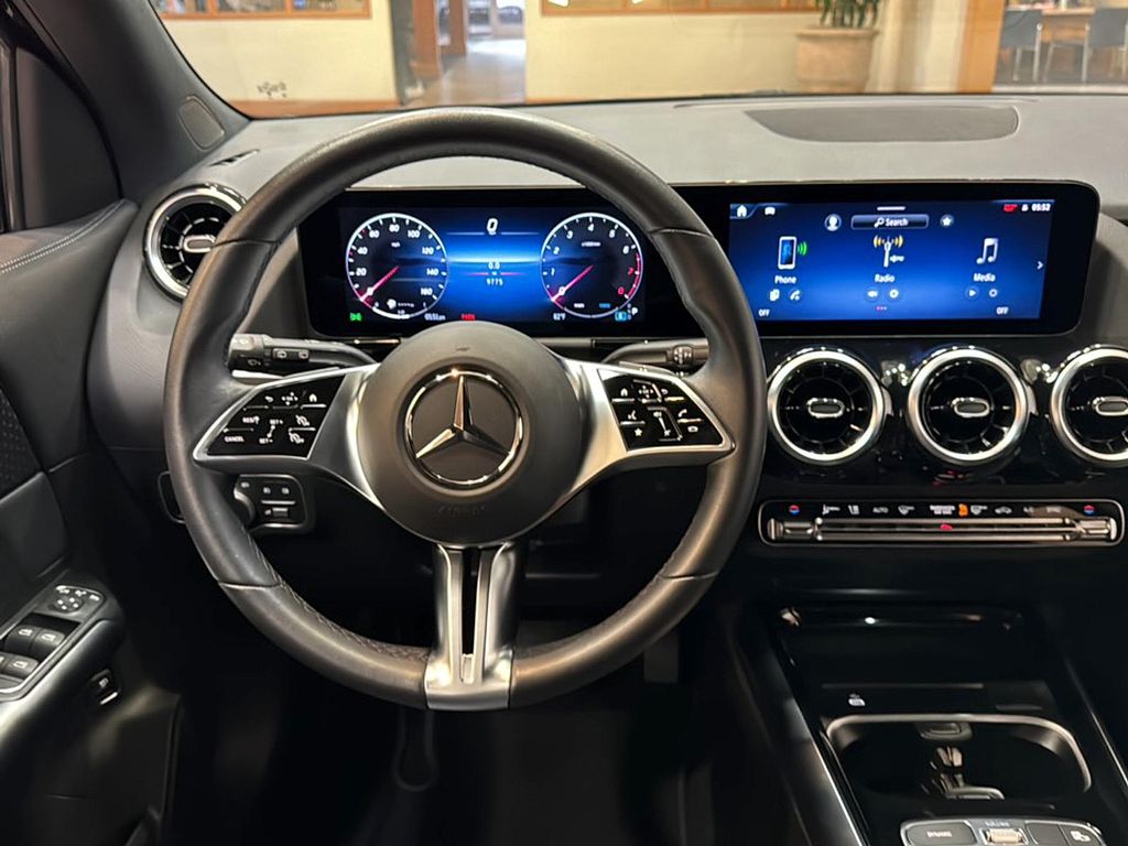 2025 Mercedes-BENZ GLA — миниатюра 16