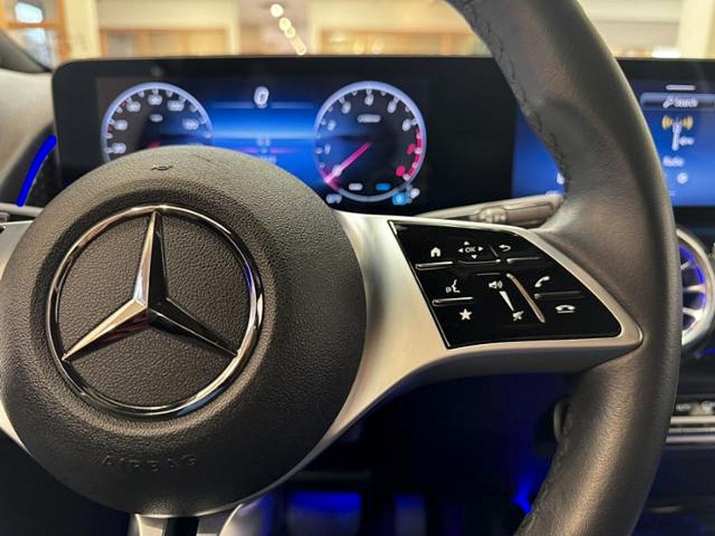2025 Mercedes-BENZ GLB 缩略图 18