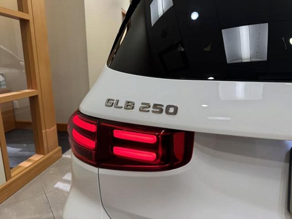 2025 Mercedes-BENZ GLB 照片 6