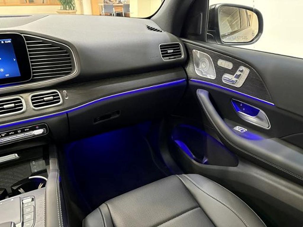 2026 Mercedes-BENZ GLE — миниатюра 11