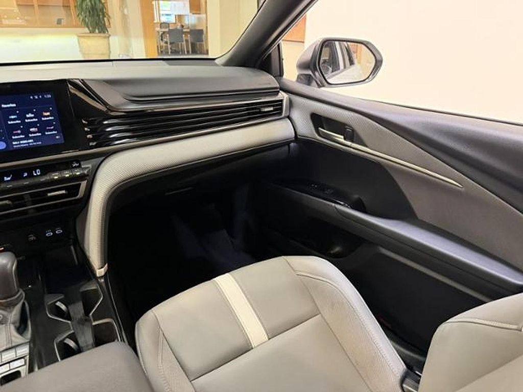 2025 Toyota CAMRY SE 缩略图 12