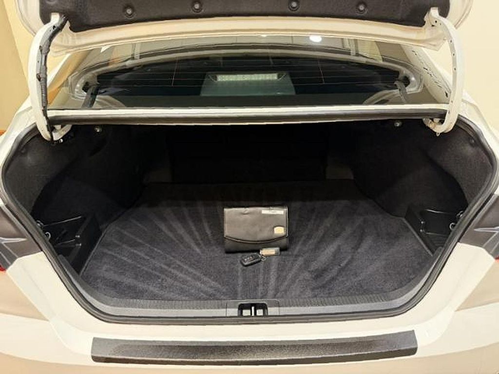 2025 Toyota CAMRY SE 缩略图 24