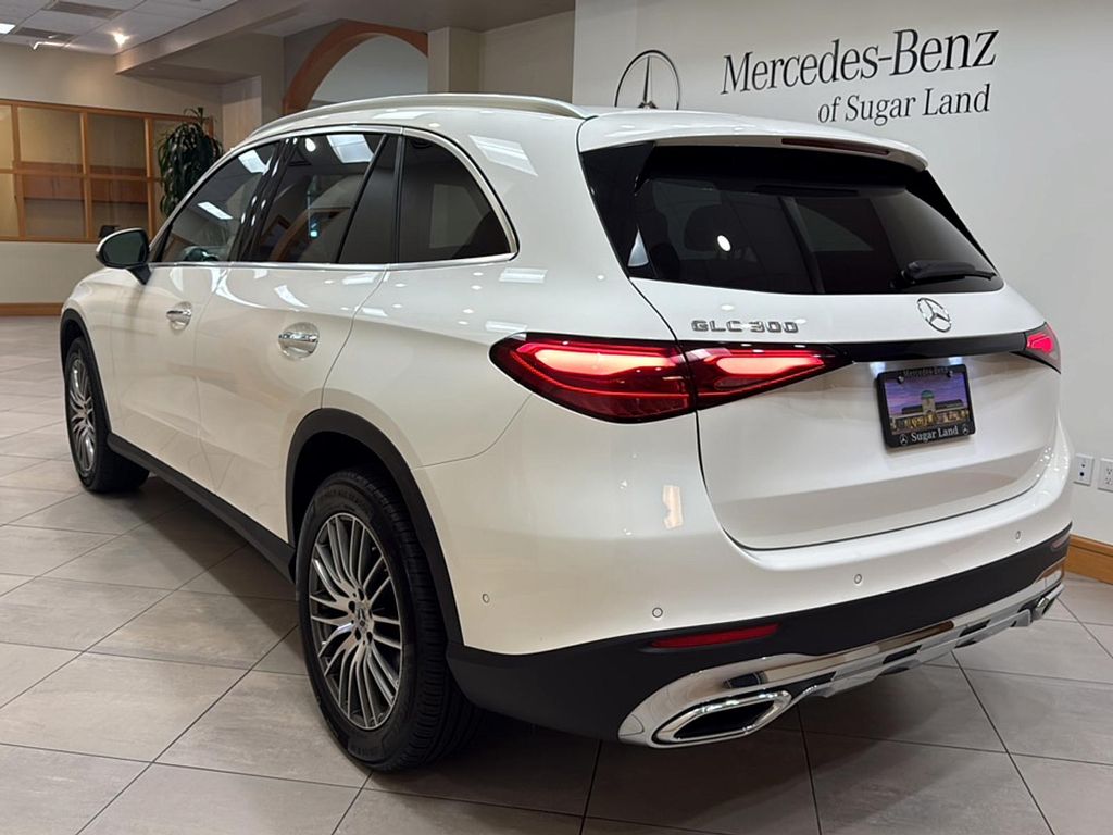 2026 Mercedes-BENZ GLC — фото 4