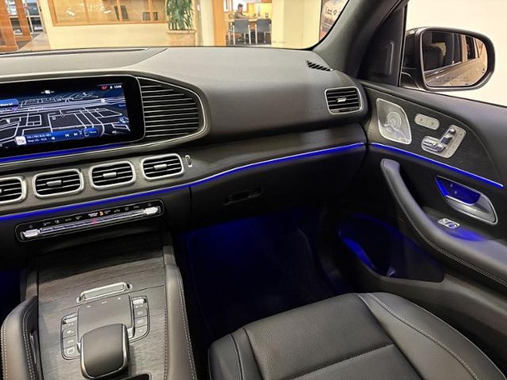 2026 Mercedes-BENZ GLE — миниатюра 12