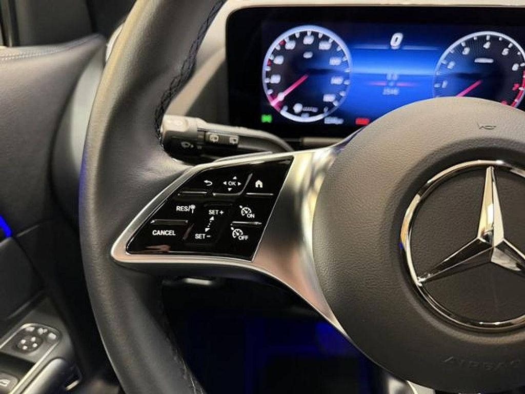 2025 Mercedes-BENZ GLA — миниатюра 17