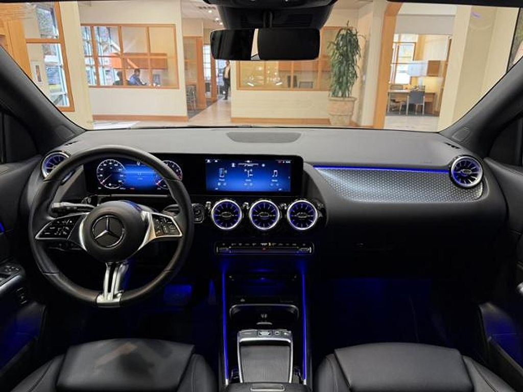2025 Mercedes-BENZ GLA — миниатюра 11