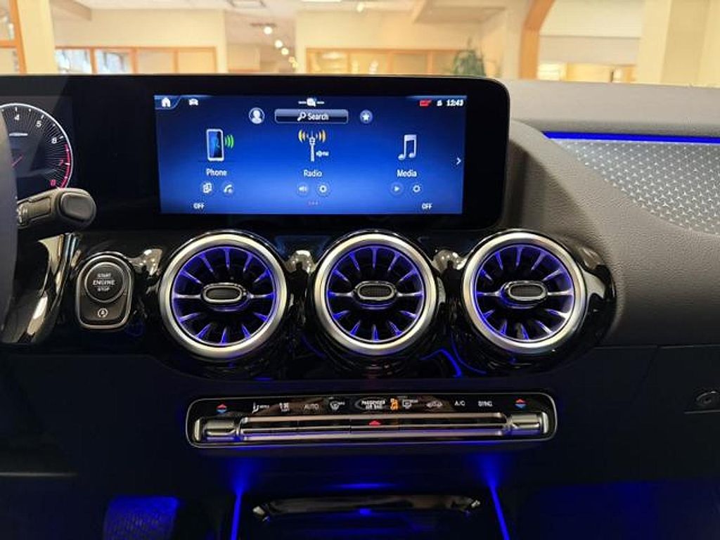 2025 Mercedes-BENZ GLA — миниатюра 14
