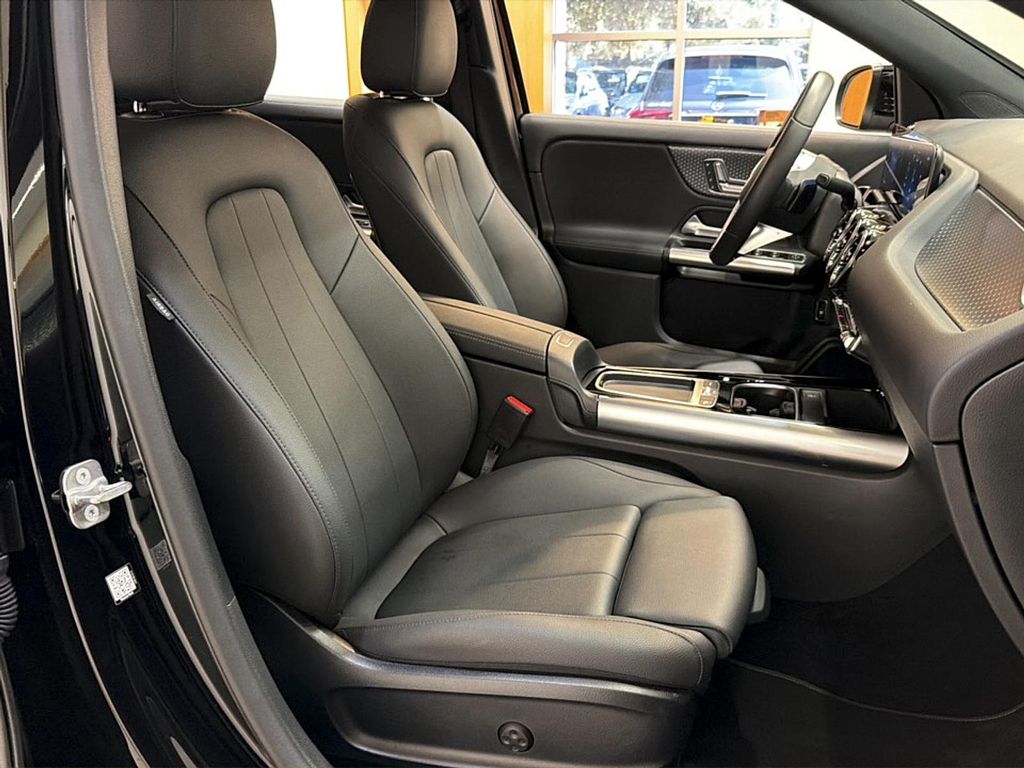 صورة مصغرة 12 لـ 2025 Mercedes-BENZ GLA