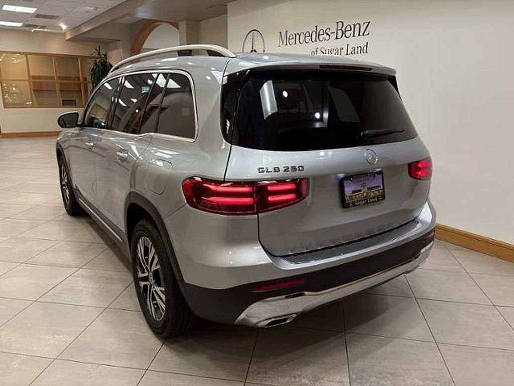 2026 Mercedes-BENZ GLB 照片 3