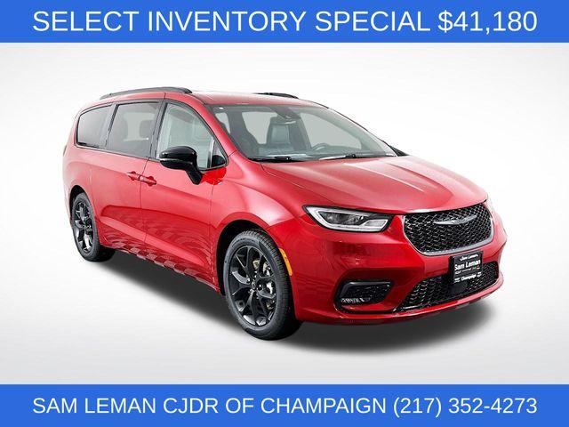 New 2026 Chrysler Pacifica Select