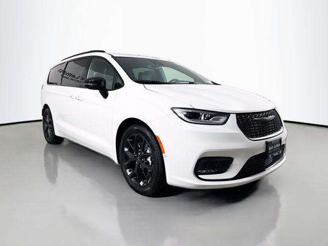 New 2026 Chrysler Pacifica Limited