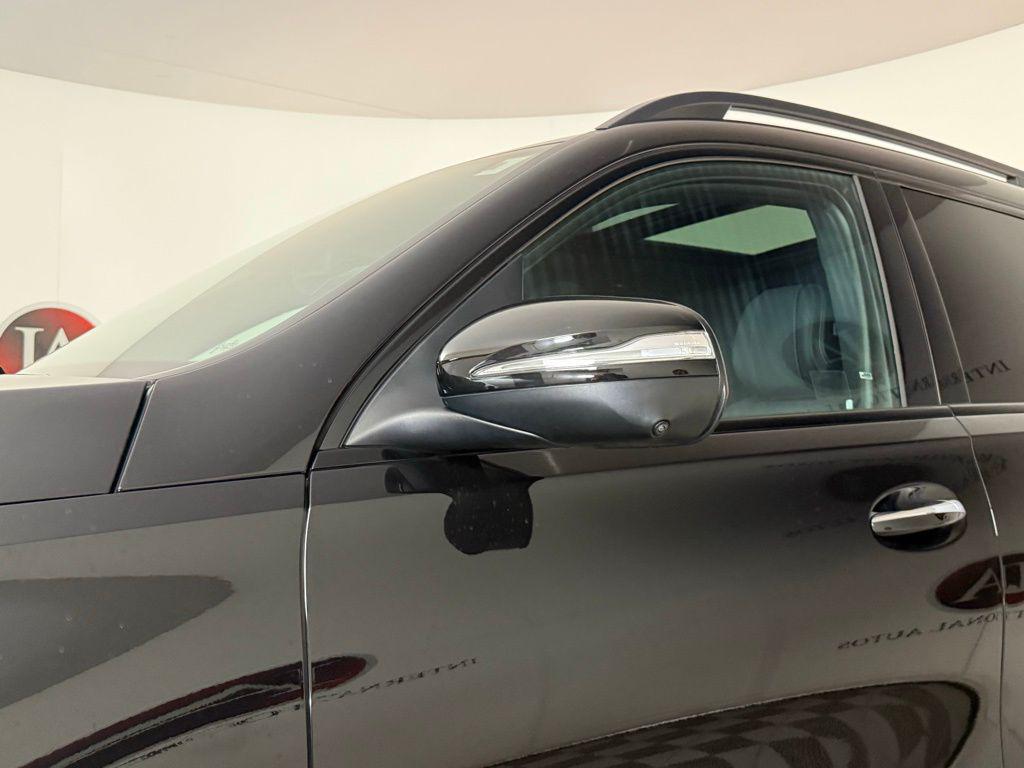 MERCEDES-BENZ GLS - 10