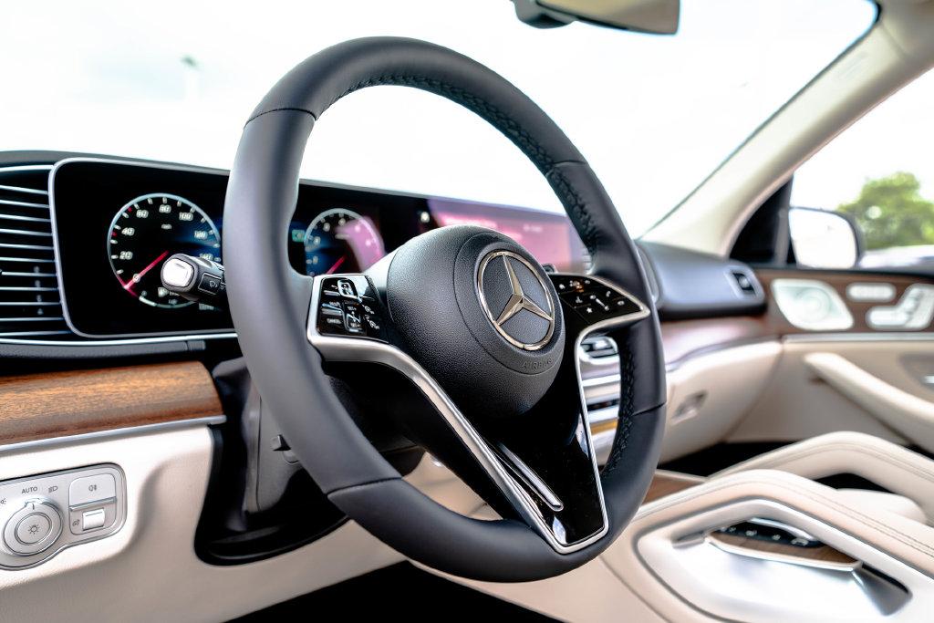 2026 Mercedes-BENZ GLE — миниатюра 15