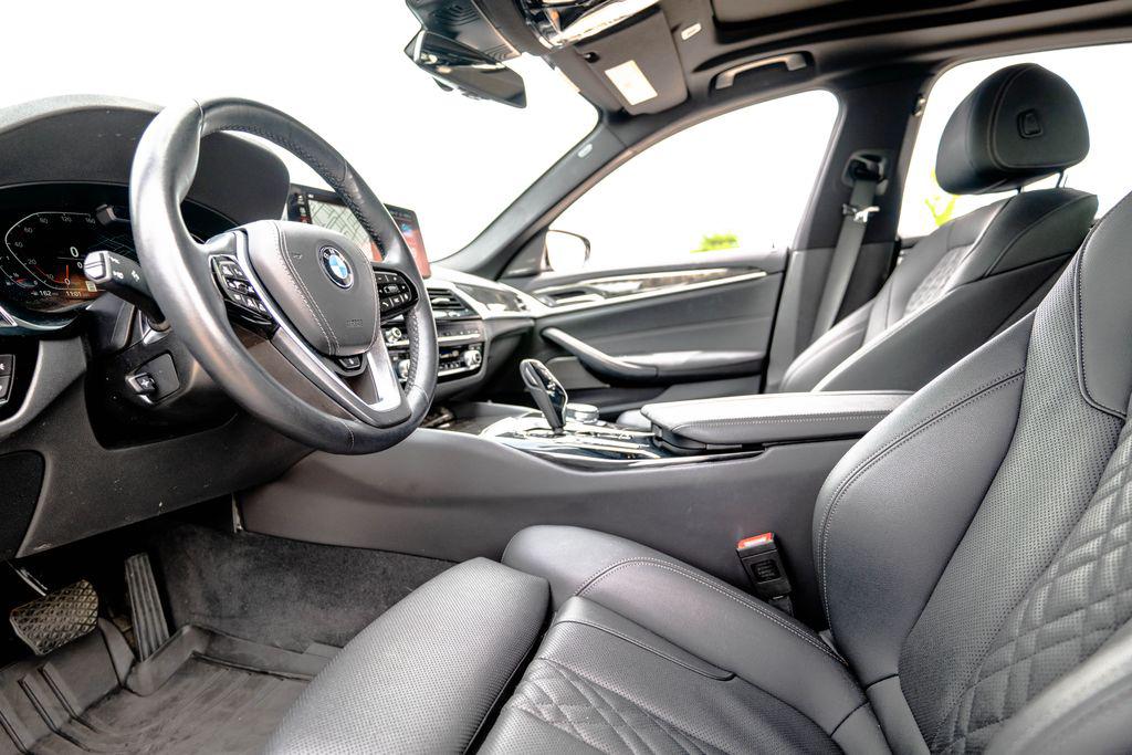 صورة 4 لـ 2023 BMW 530 I XDRIVE