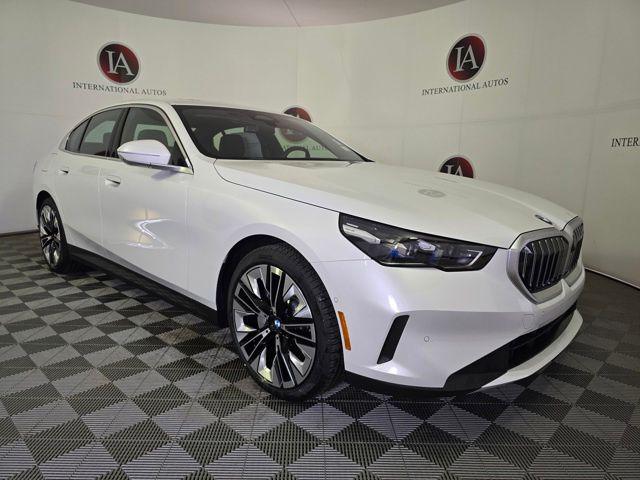 New 2025 BMW 530 i xDrive