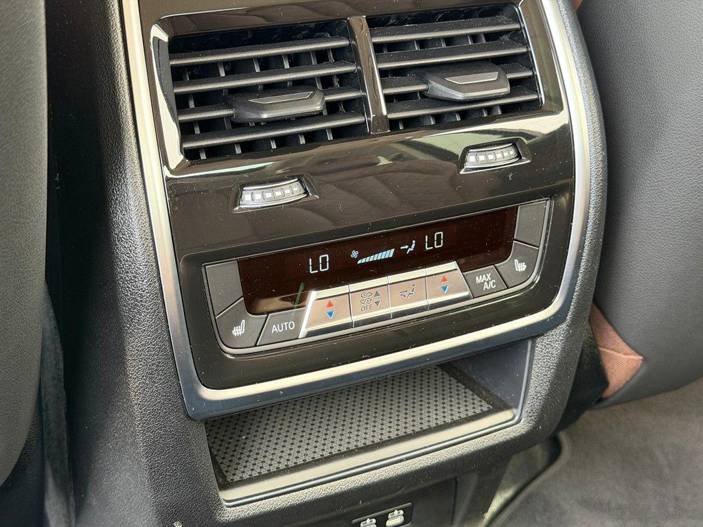صورة مصغرة 44 لـ 2026 BMW X7 XDRIVE40I