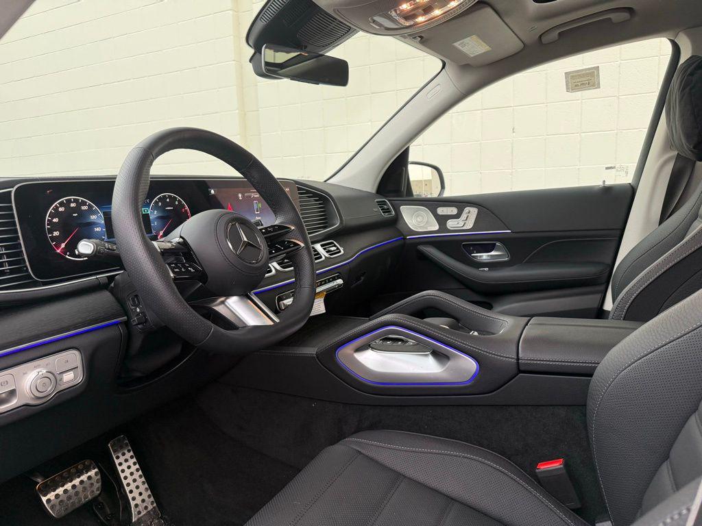 2026 Mercedes-BENZ GLS photo 4