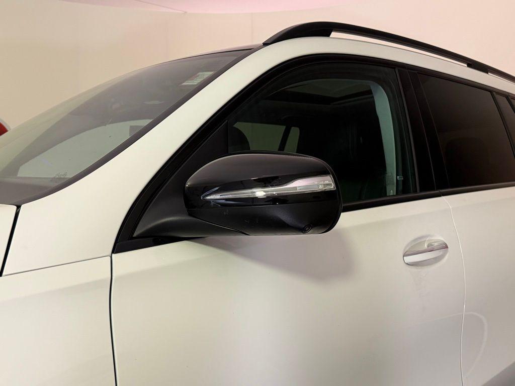 2026 Mercedes-BENZ GLS photo 10