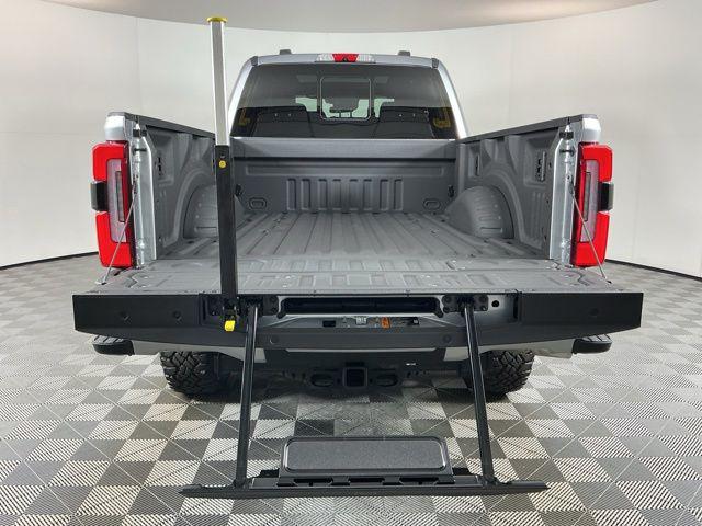 صورة 8 لـ 2023 FORD F-350 PLATINUM
