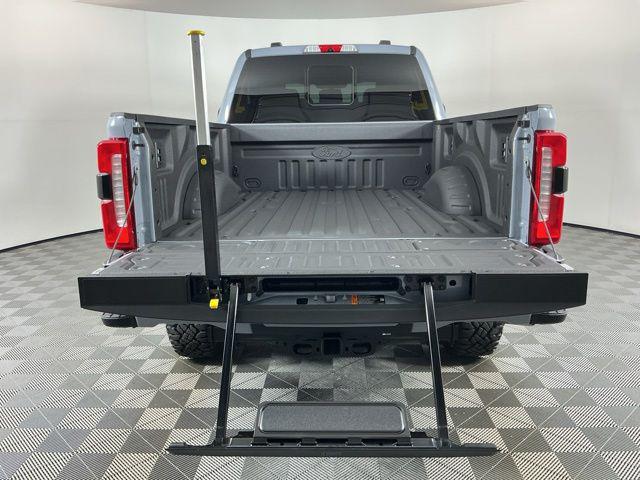 صورة 8 لـ 2025 FORD F-350 LARIAT