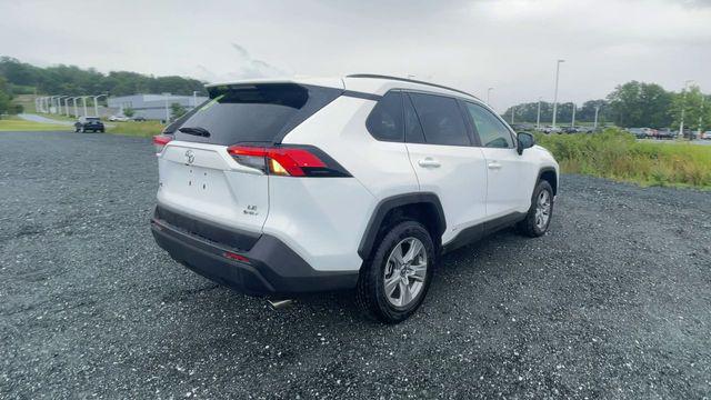 2025 Toyota RAV4 HYBRID LE — фото 8
