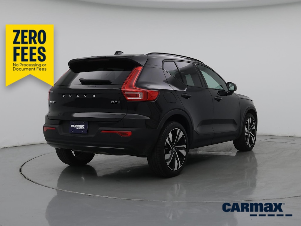 صورة 10 لـ 2025 Volvo XC40 B5 PLUS DARK THEME