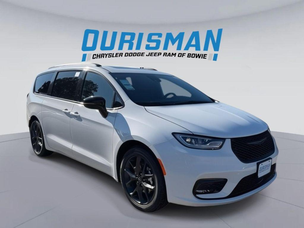 New 2026 Chrysler Pacifica Limited