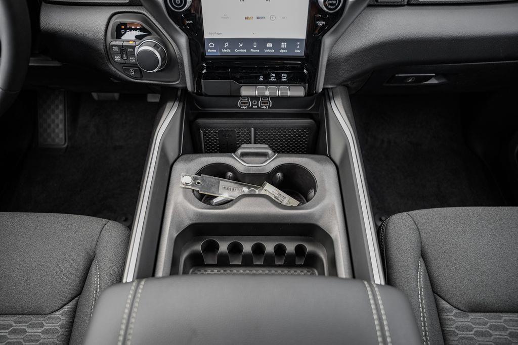 صورة مصغرة 30 لـ 2026 RAM 1500 BIG HORN/LONE STAR