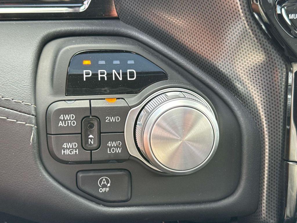 صورة مصغرة 21 لـ 2026 RAM 1500 LIMITED