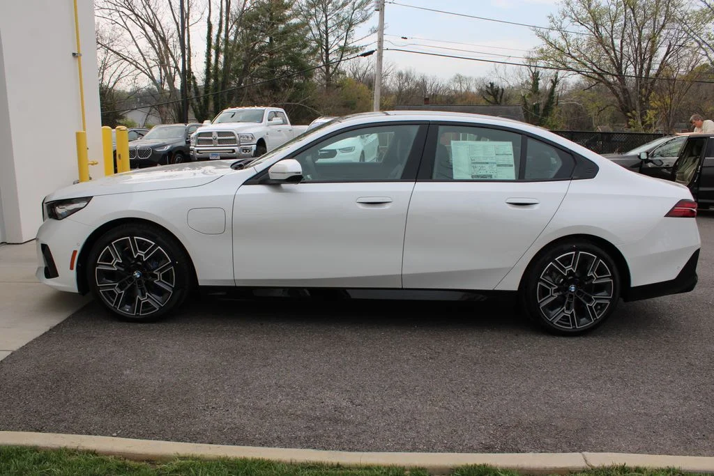 2026 BMW 550E 550E XDRIVE — фото 10