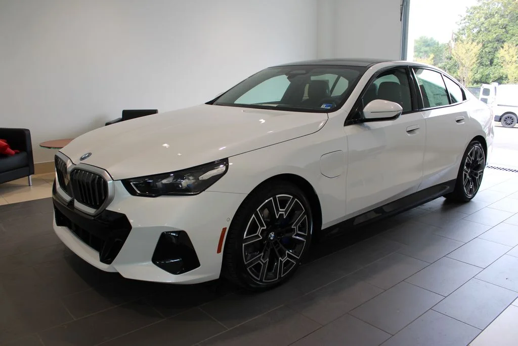 2026 BMW 550E 550E XDRIVE — фото 11