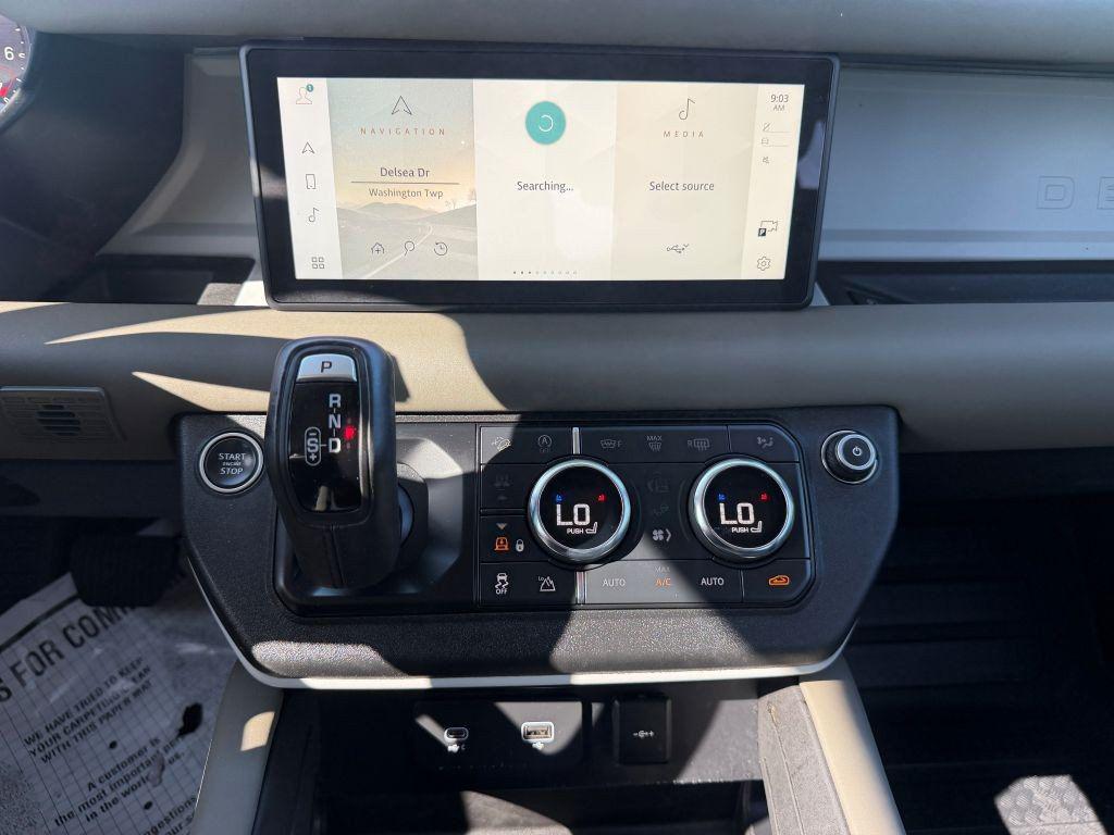 2024 LAND Rover DEFENDER 110 P300 — фото 17