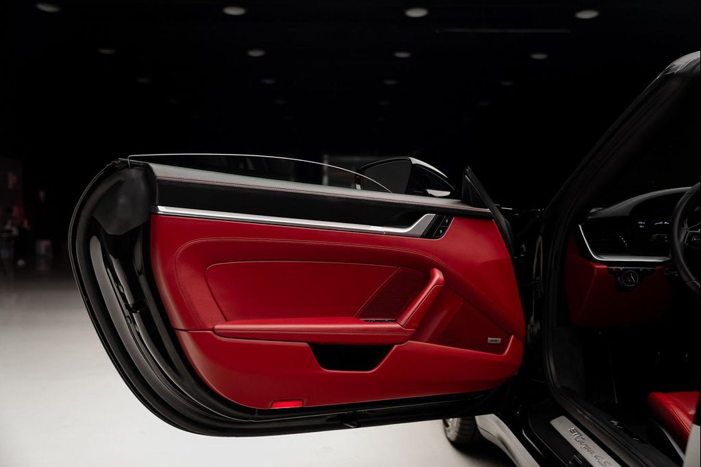 صورة مصغرة 59 لـ 2021 Porsche 911 TARGA 4S