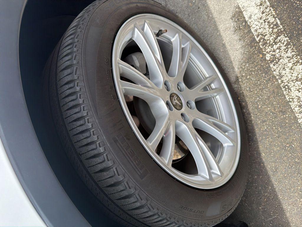TESLA MODEL Y LONG RANGE - 7