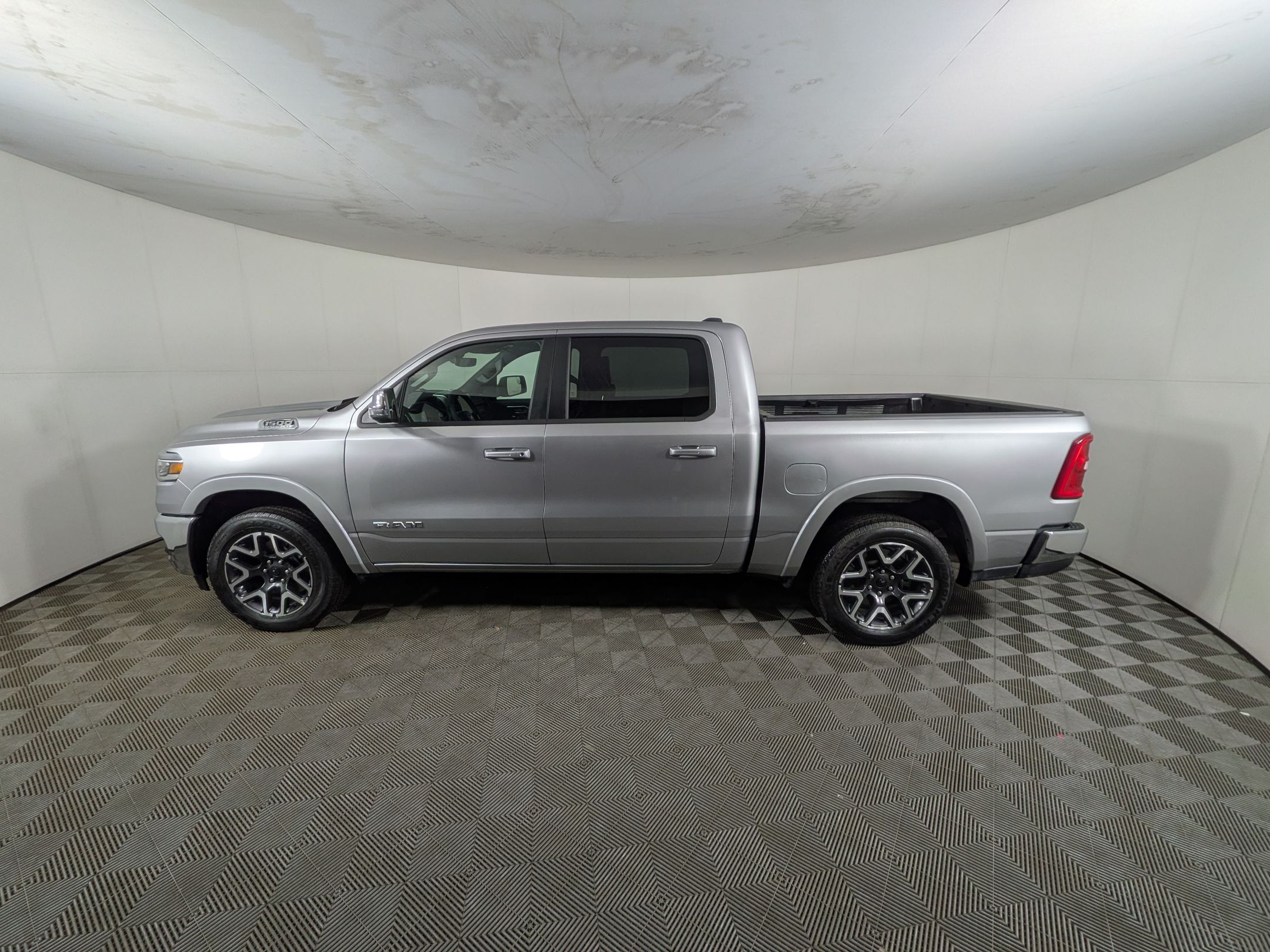 صورة 2 لـ 2026 RAM 1500 LARAMIE