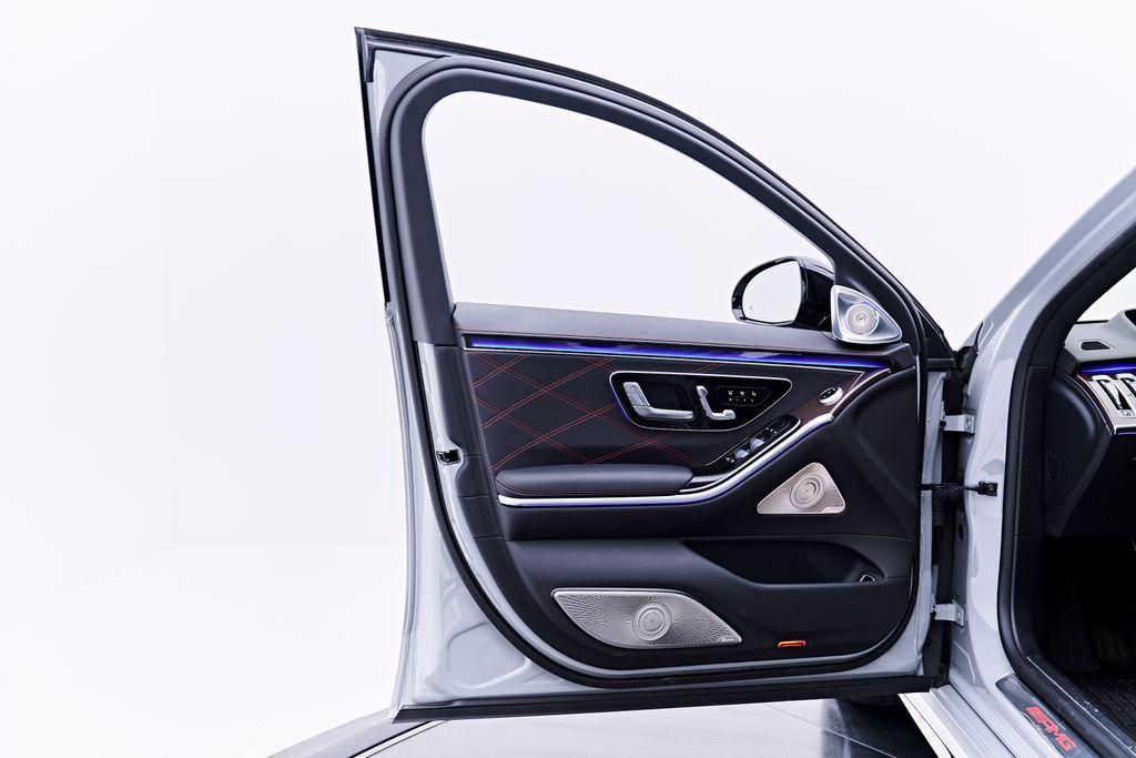 صورة مصغرة 45 لـ 2024 Mercedes-BENZ AMG S 63 E 4MATIC