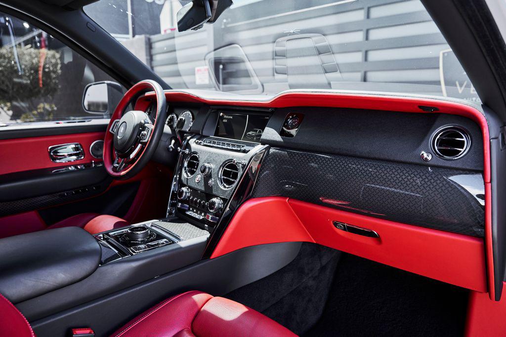 2024 ROLLS-ROYCE CULLINAN BLACK BADGE — миниатюра 46