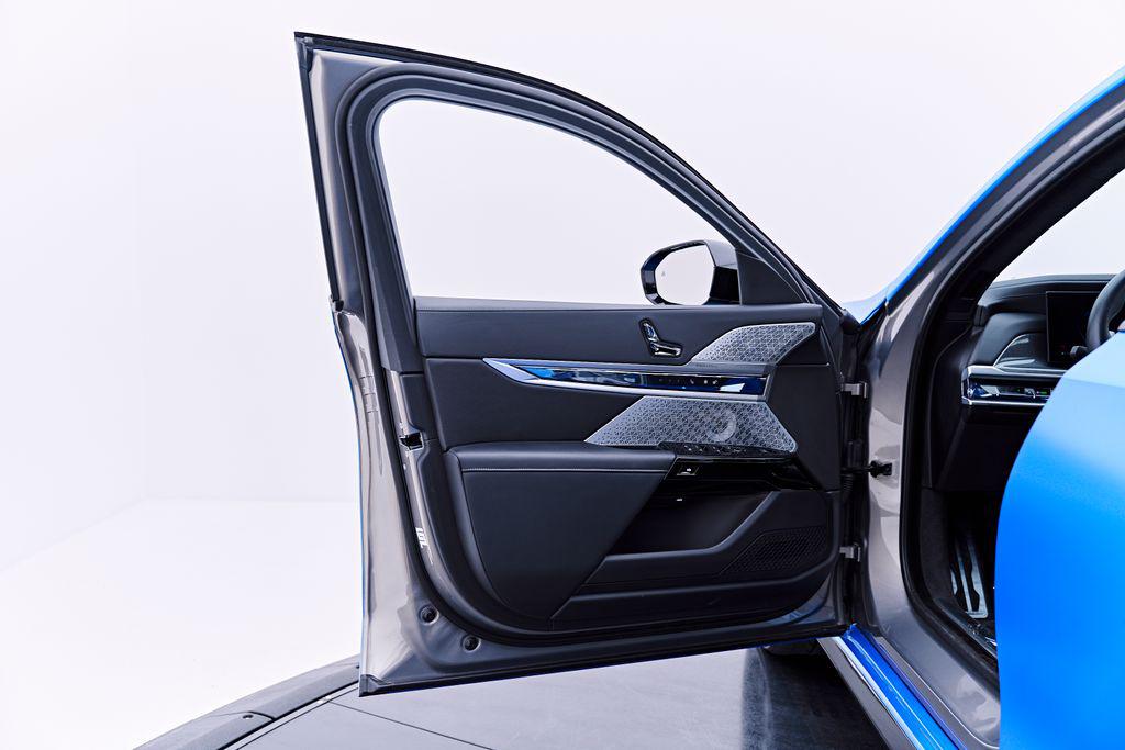 صورة 37 لـ 2024 BMW 760 XDRIVE