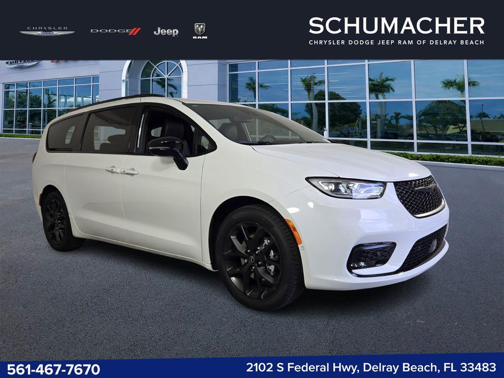 New 2026 Chrysler Pacifica Select