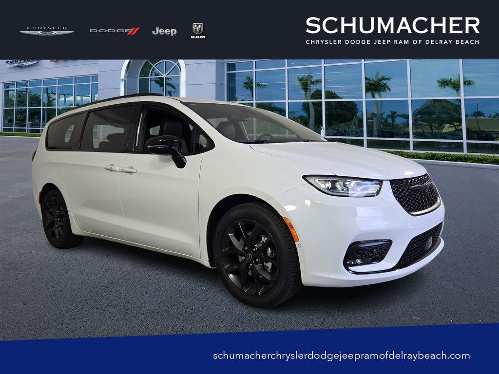 New 2026 Chrysler Pacifica Select