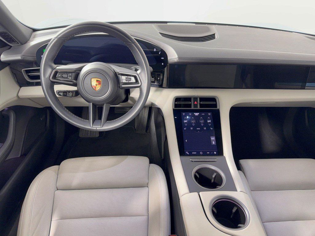 2022 Porsche TAYCAN 4 — фото 17