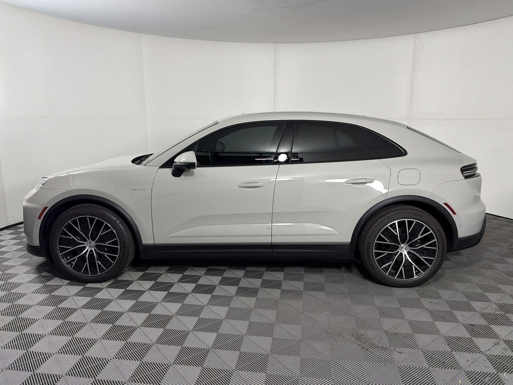 2026 Porsche MACAN MACAN ELECTRIC photo 2